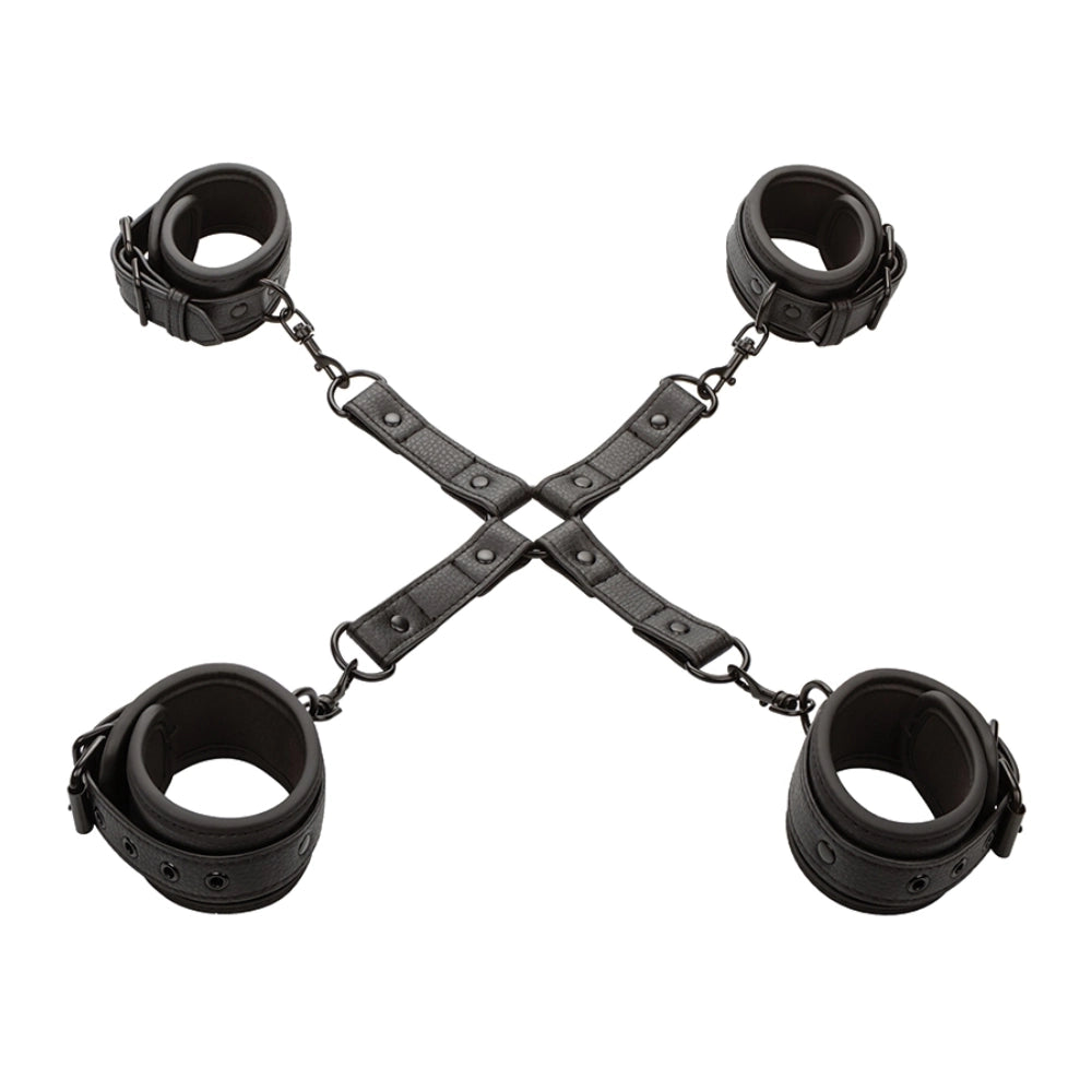 amarras de 4 puntos - muñequeras - tobilleras -amarras de extremidades - sumision - bdsm - dominacion - restricción de movimiento - cuerina - amarras con correa - broche de cinturon - muñequeras de presion - amarras con seguro - calexotics - dominame - sexshop dominame 