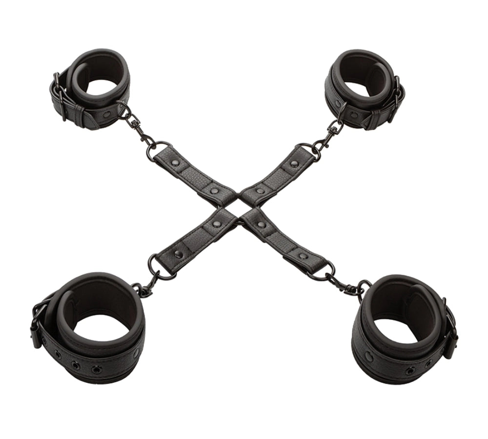 amarras de 4 puntos - muñequeras - tobilleras -amarras de extremidades - sumision - bdsm - dominacion - restricción de movimiento - cuerina - amarras con correa - broche de cinturon - muñequeras de presion - amarras con seguro - calexotics - dominame - sexshop dominame 