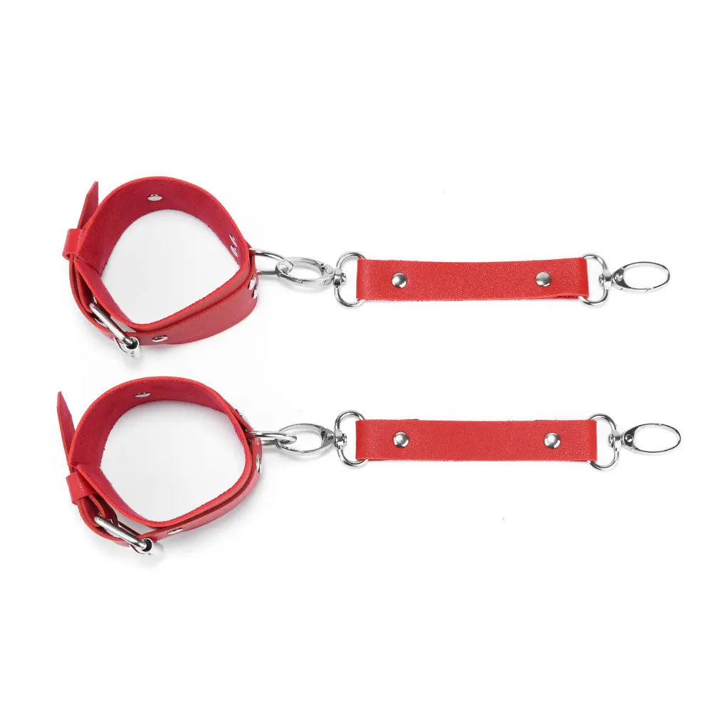 arnés de muslos - cuerina - moñitos - argollas metálicas - muñequeras - sumisión - dominación - jockstrap - levanta glúteos - amarras de cinturón - sexshop - dominame 
