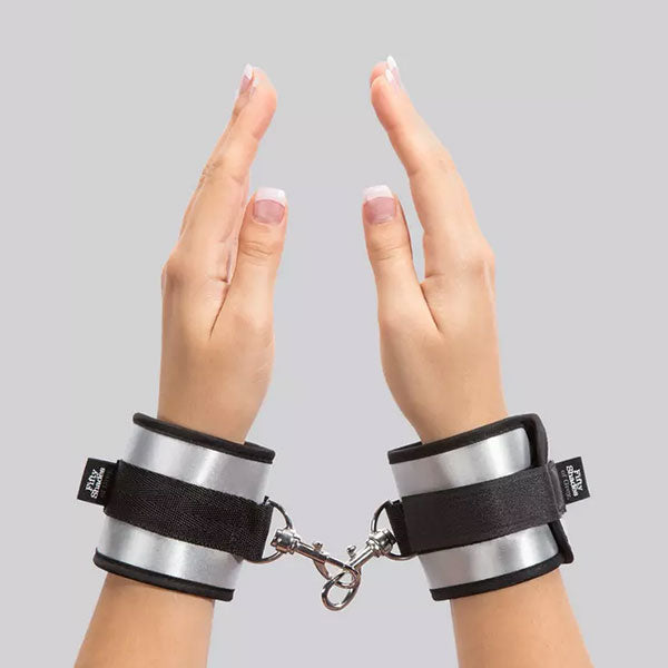 Esposas suaves - 50 sombras de grey - bdsm - bondage - juguetes eroticos - juguetes sexuales - amarras bdsm - juguetes de restriccion - sexshop chile - envios a todo chile