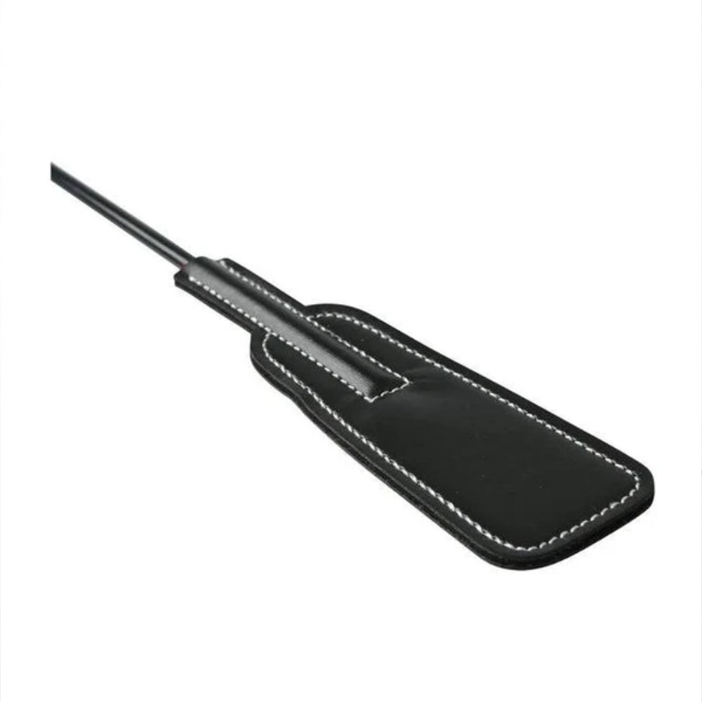 fusta doble - fusta con pluma - fusta de cuerina - plumas rojas - masoquismo - bdsm - golpe suave -  inicio de sumision - principiante bdsm - SportSheets - dominame - sexshop dominame 
