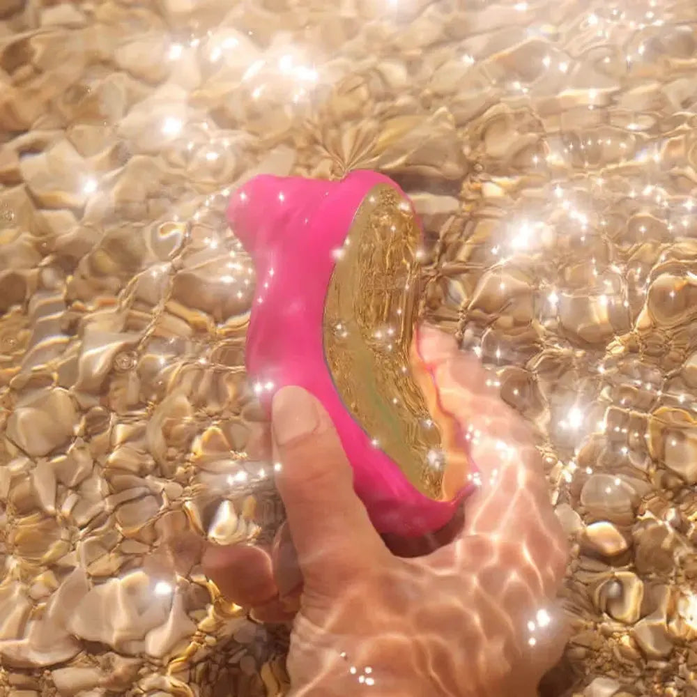 lelo - succionador - clitoris - vibracion sonica - sensor de presion - placer clitorial - orgasmo intenso - resistente al agua - insuflador - recargable - rosado - elegante - juguete sexual - sexshop dominame