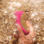 lelo - succionador - clitoris - vibracion sonica - sensor de presion - placer clitorial - orgasmo intenso - resistente al agua - insuflador - recargable - rosado - elegante - juguete sexual - sexshop dominame